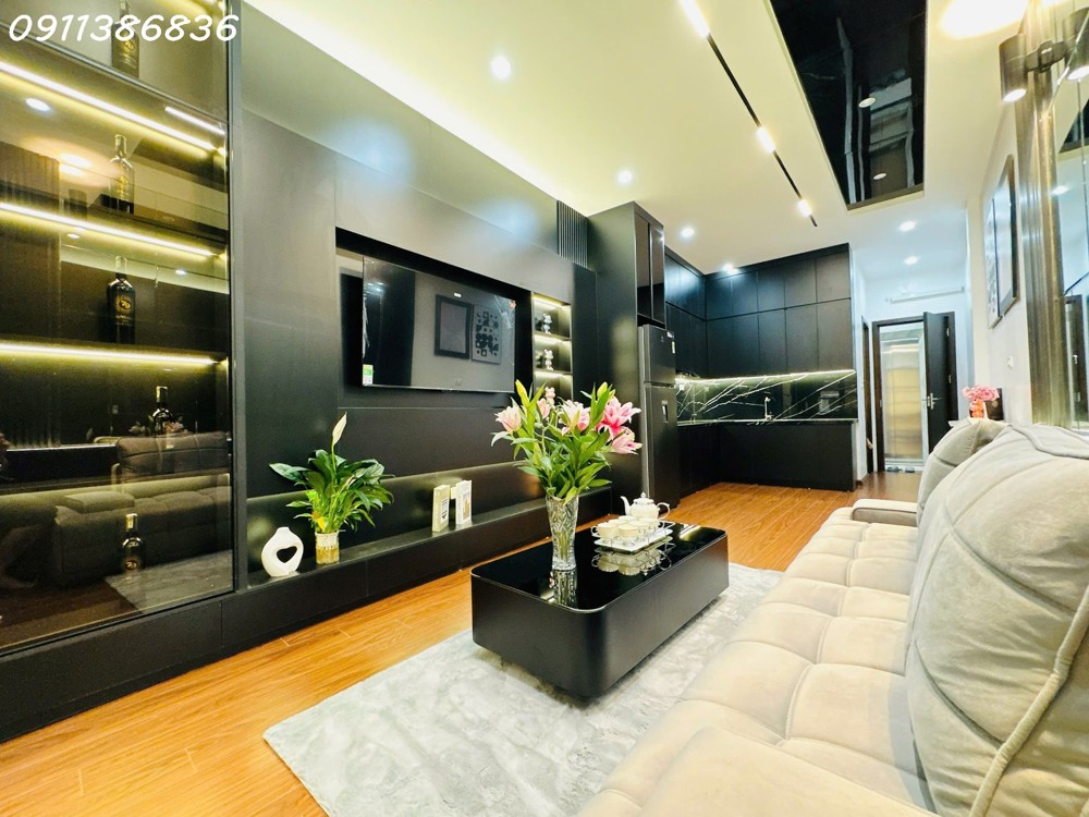 Siêu Phẩm Nguyễn Văn Huyên 40M 6T Thang Máy Full Nội Thất Mới Ngõ 4M Hơn 15 Tỷ