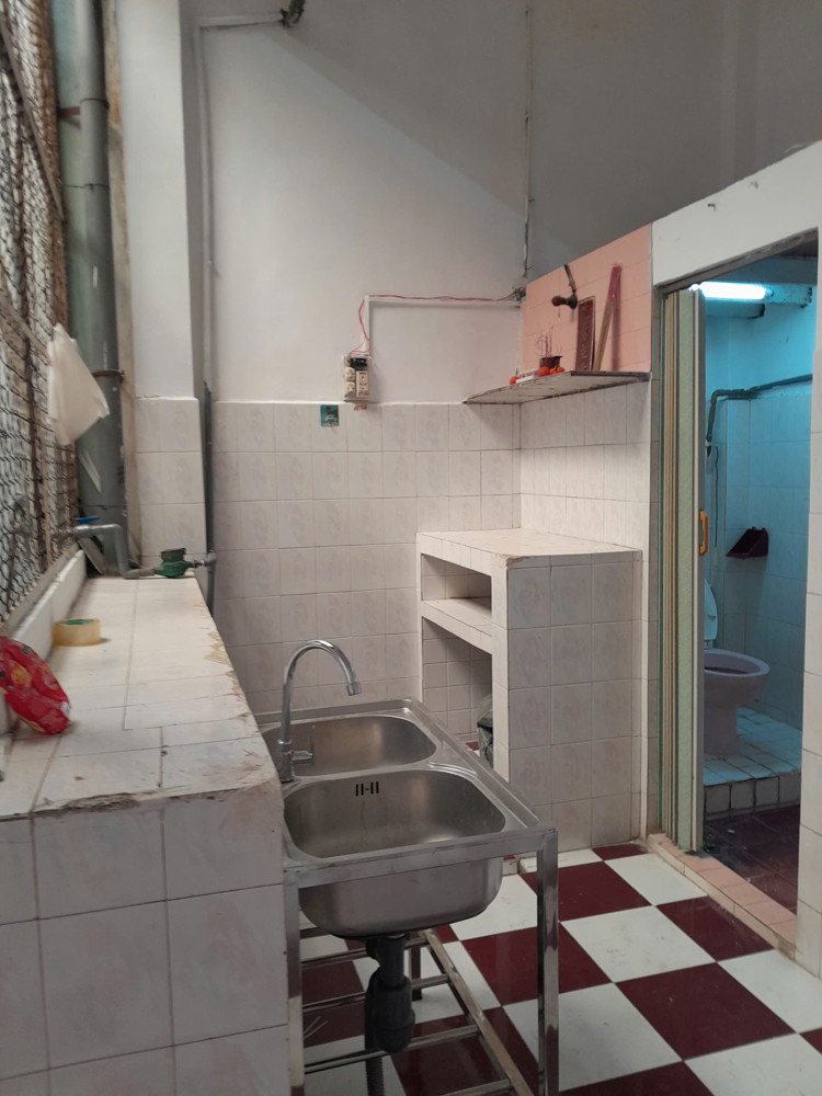 Cho Thuê Căn Hộ Lầu 2 – Quận 5, Giá Tốt