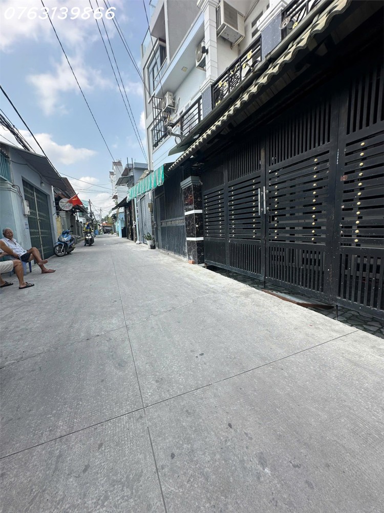 Chi 5. X Tỷ- Nhà 3 Tầng- Gần Hoàng Quốc Việt- Hxh 6M- Ngang 5.5M- 2 Lầu- Hoàn Công