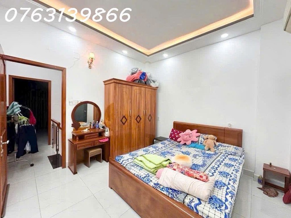 Chi 5. X Tỷ- Nhà 3 Tầng- Gần Hoàng Quốc Việt- Hxh 6M- Ngang 5.5M- 2 Lầu- Hoàn Công