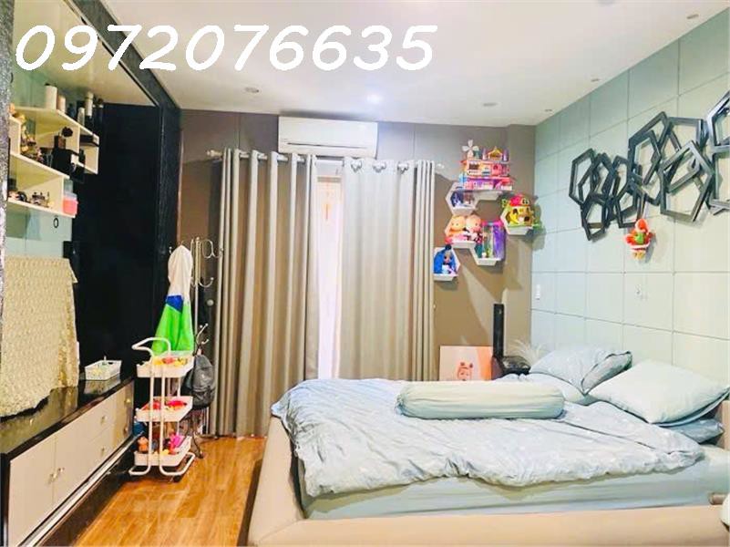 Gần Tt Văn Hóa Quận 7- Nhà 3 Tầng- Hxh 6M- Ngang 5.5M- 2 Lầu- Hxh 6- Nhỉnh 5 Tỷ- Hoàn Công