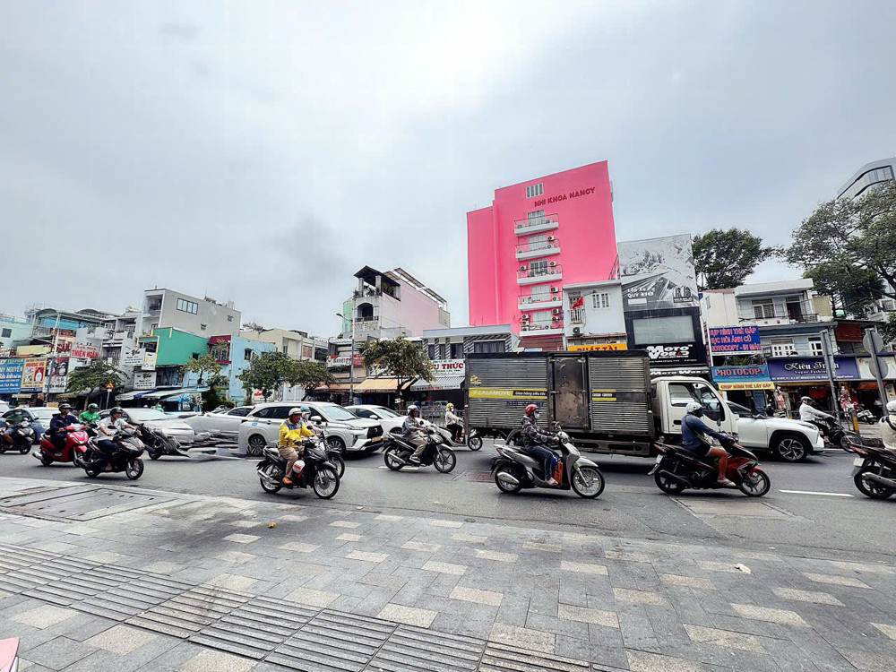 Chính Chủ Bán Nhà 3 Tầng Mtkd Đ. Nguyễn Văn Cừ - Ngay Ngã 4 Trần Hưng Đạo, Quận 1 - 4,4M*38m - Đất