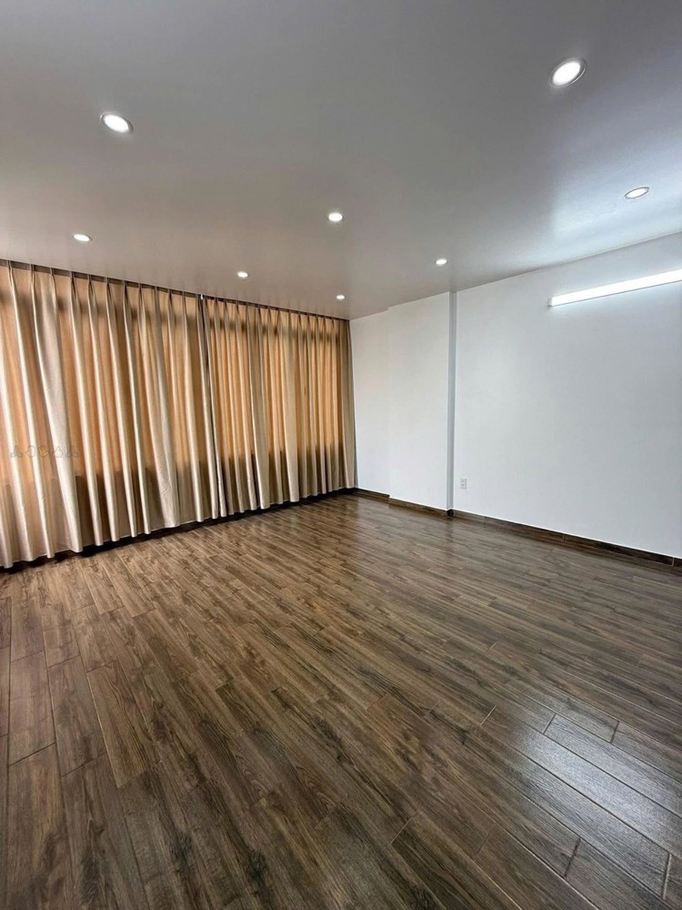 Bán Nhà Thạch Bàn - Ra Cổ Linh Chỉ 30M – 5 Tầng – Nhỉnh 6 Tỷ