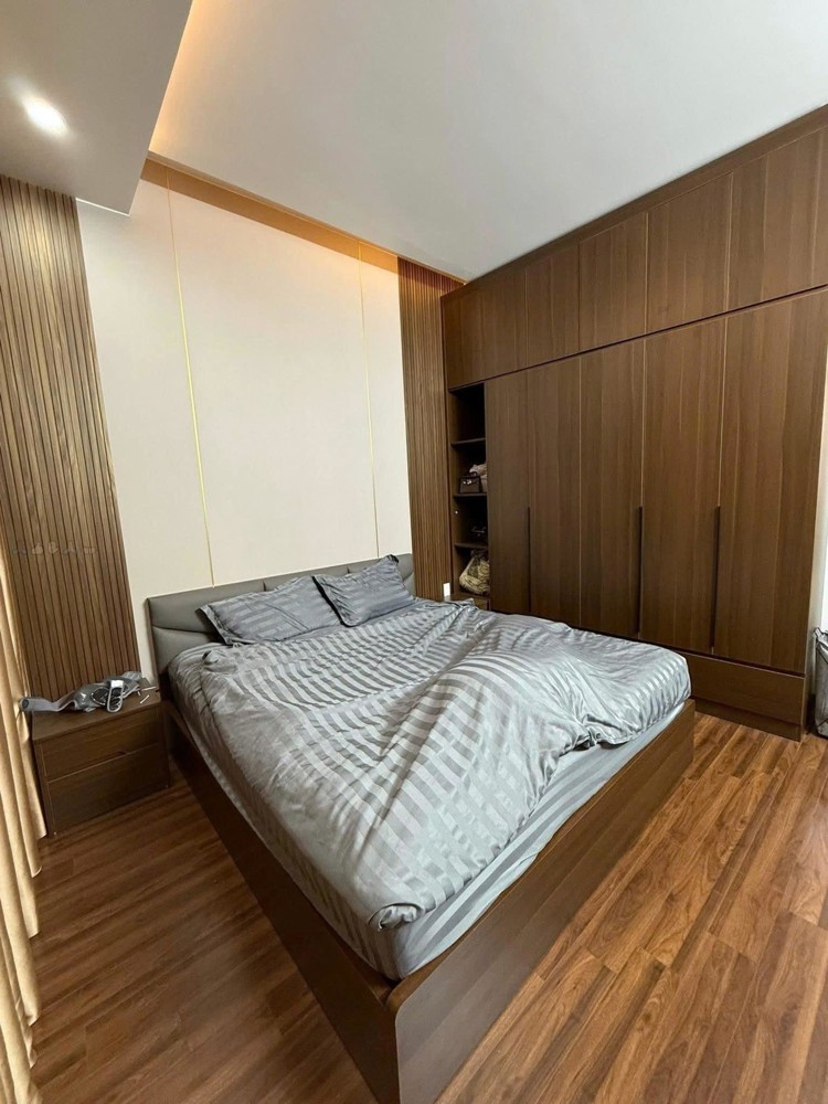 Bán Nhà Thạch Bàn - Ra Cổ Linh Chỉ 30M – 5 Tầng – Nhỉnh 6 Tỷ