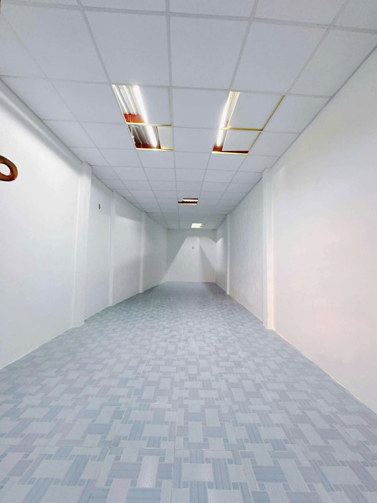 Bán Nhà Trung Tâm Q4 Ngang 10 X 12 Có 60 Triệu M2