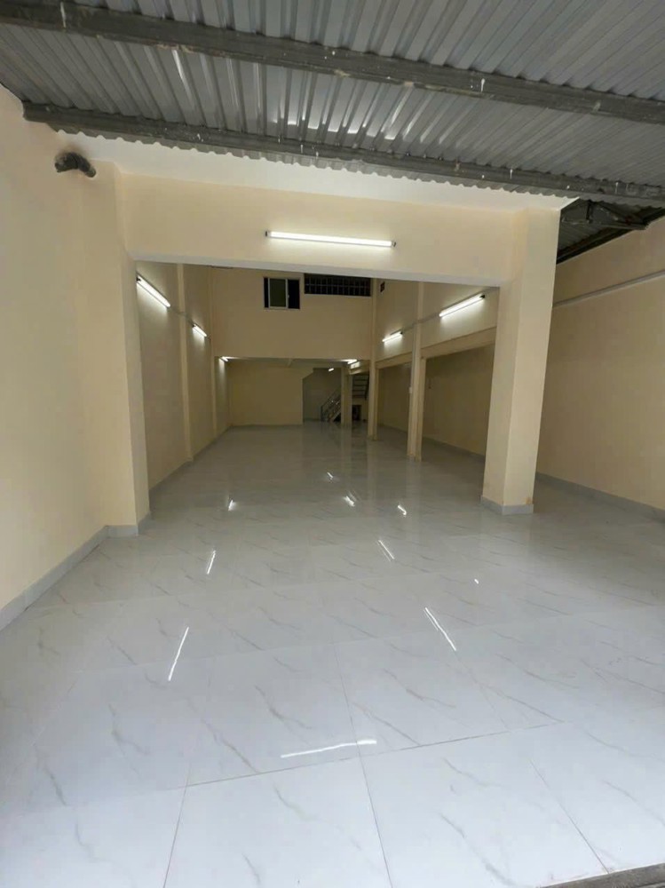 Chính Chủ Cần Bán Nhà Hẻm Xe Tải - Thuận Tiện Khu Vực Trung Tâm - Gần Đường Phạm Văn Đồng