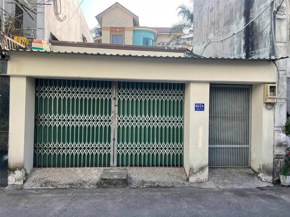 Chính Chủ Cần Bán Nhà Hẻm Xe Tải - Thuận Tiện Khu Vực Trung Tâm - Gần Đường Phạm Văn Đồng