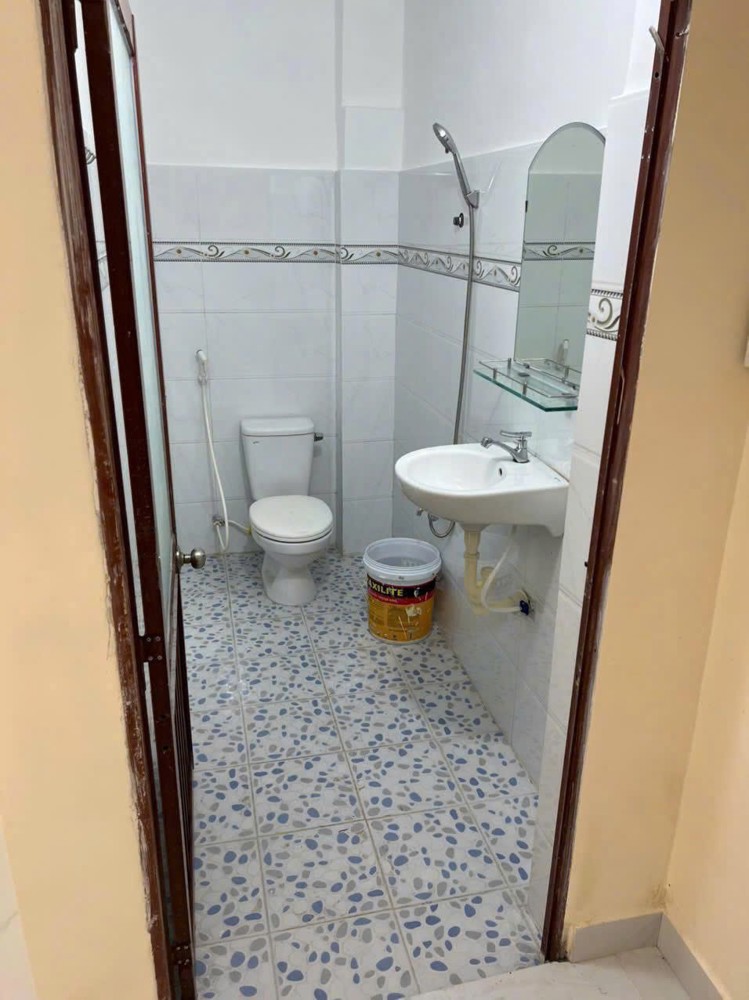 Chính Chủ Cần Bán Nhà Hẻm Xe Tải - Thuận Tiện Khu Vực Trung Tâm - Gần Đường Phạm Văn Đồng