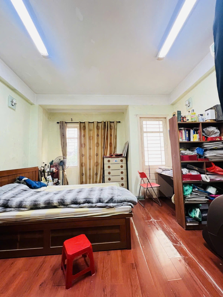 Bán Nhà Lô Góc 2 Mặt Tiền, Gần Phố Hào Nam, Đống Đa, 30M2 5 Tầng, 4,5M Hơn 10 Tỷ, Oto Đỗ Cửa, Đa