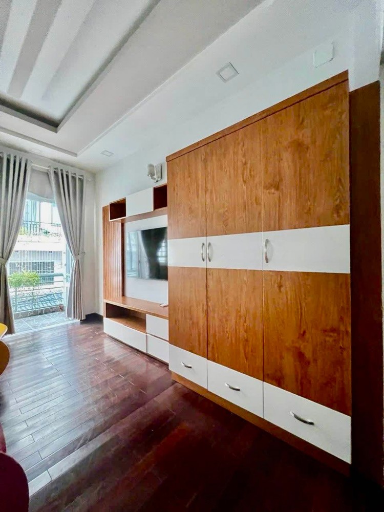 Oto Ngủ Trong Nhà - Ngay Mercedes Quang Trung - 60M2 - 4 Tầng - Sổ Vuông A4 - Sẵn Nội Thất - Nhĩnh