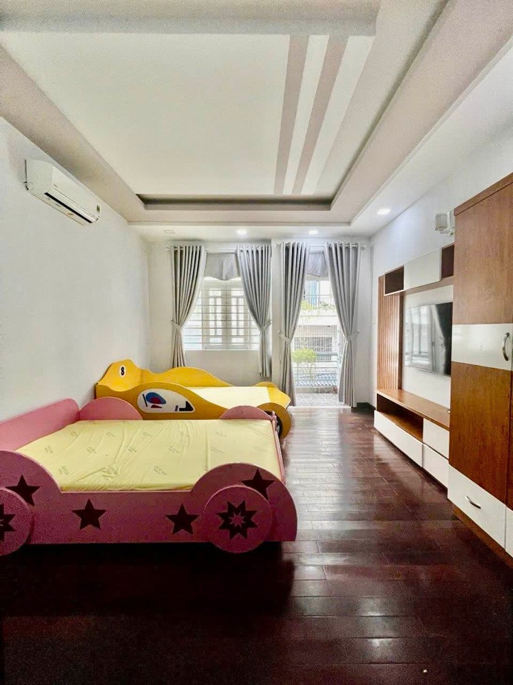 Oto Ngủ Trong Nhà - Ngay Mercedes Quang Trung - 60M2 - 4 Tầng - Sổ Vuông A4 - Sẵn Nội Thất - Nhĩnh