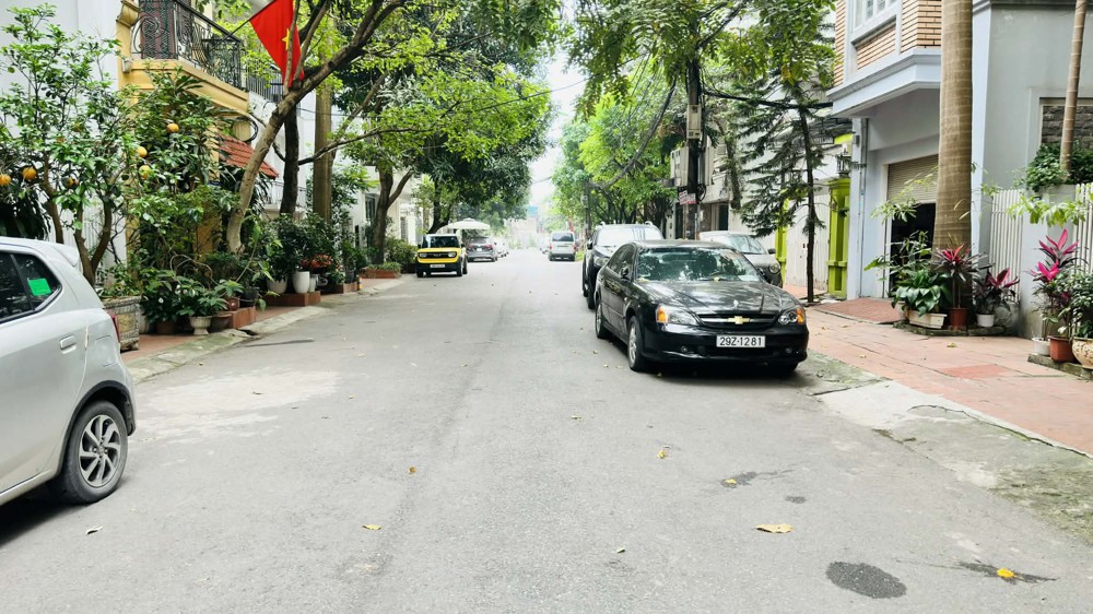 Siêu Phẩm Lõi Bồ Đề, Mặt Tiền 10.5M, 2 Mặt Ôtô Tránh, Vỉa Hè, Ôtô Dừng Đỗ Ngày Đêm