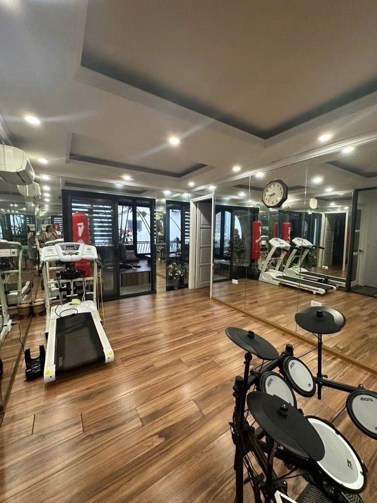 Phố Vip- Mặt Tiền Khủng -Hoa Hậu Tây Hồ Phố Nguyễn Đình Thi 92M 4T Giá 82 Tỷ , Thông -Giá Tốt- Vận