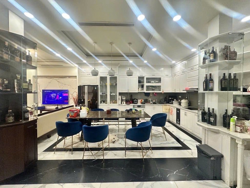 Phố Vip- Mặt Tiền Khủng -Hoa Hậu Tây Hồ Phố Nguyễn Đình Thi 92M 4T Giá 82 Tỷ , Thông -Giá Tốt- Vận