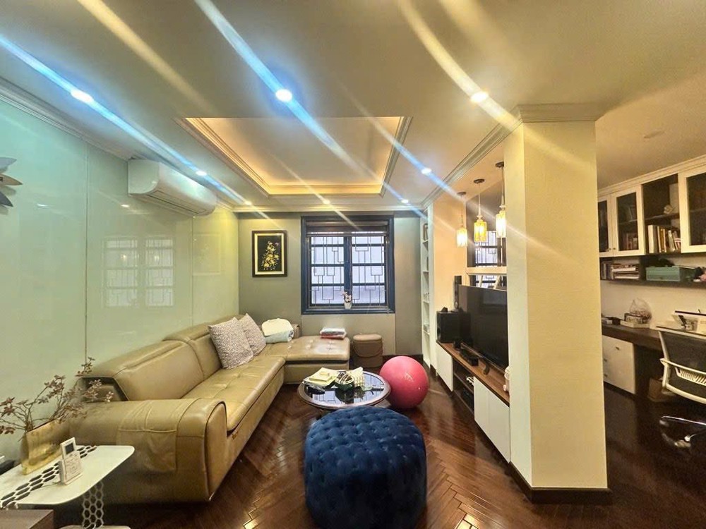 Bán Gấp Nhà Phố Víp Thụy Khuê 95M 4T Mt 10M Giá 82 Tỷ Ngõ Thông-Trước Nhà Ô Tô Tránh