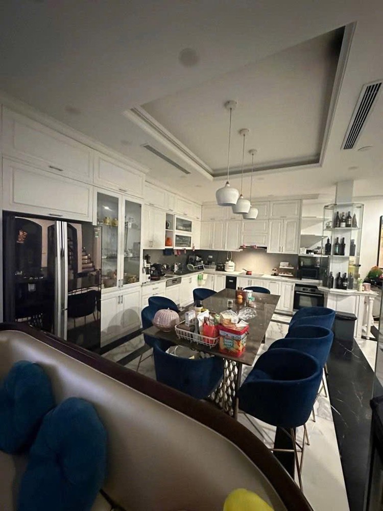 Bán Gấp Nhà Phố Víp Thụy Khuê 95M 4T Mt 10M Giá 82 Tỷ Ngõ Thông-Trước Nhà Ô Tô Tránh