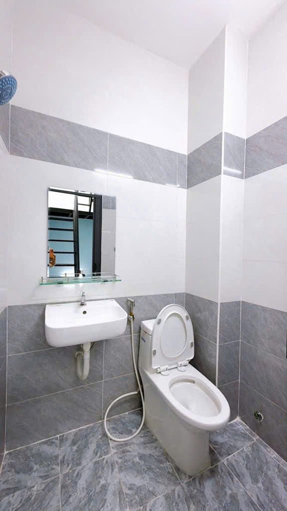 Bán Nhà Sát Mặt Tiền Q4 Đúc 5 Tấm Có 4 Đ Đói Diện Q1