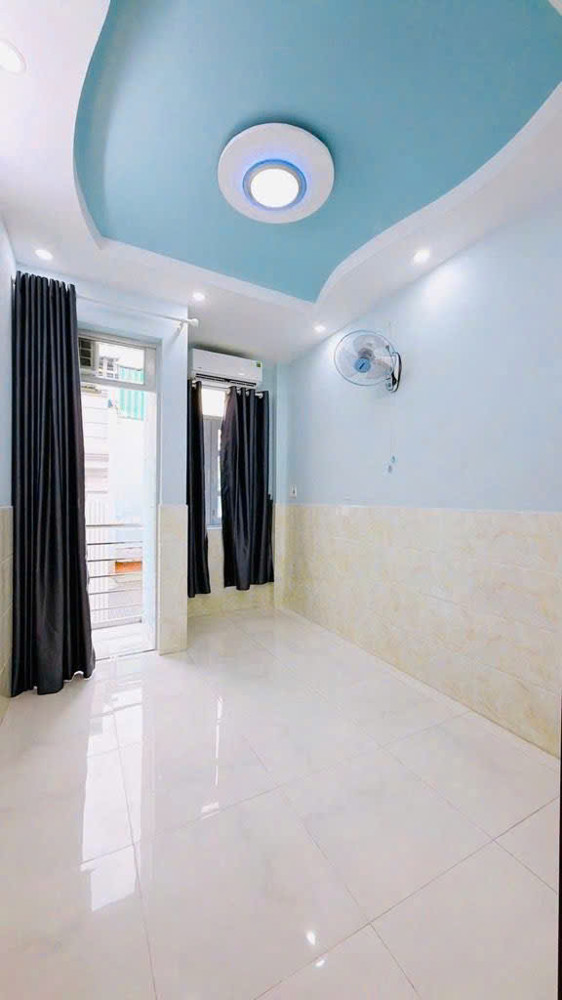 Bán Nhà Sát Mặt Tiền Q4 Đúc 5 Tấm Có 4 Đ Đói Diện Q1