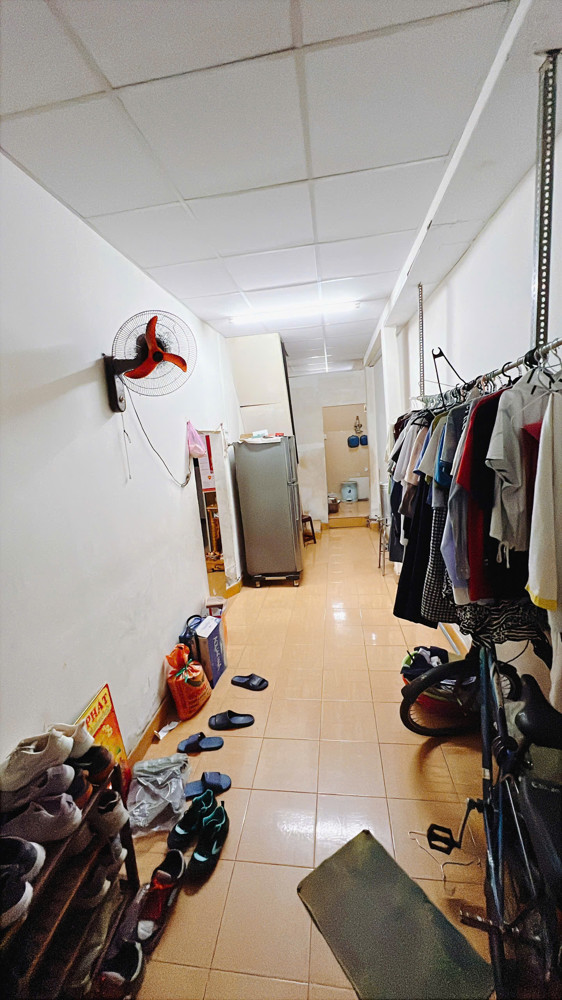 Bán Nhà Diện Tích Lớn Ngang 5.7 X13 Mtrung Tâm Q4 Có 6 Đ