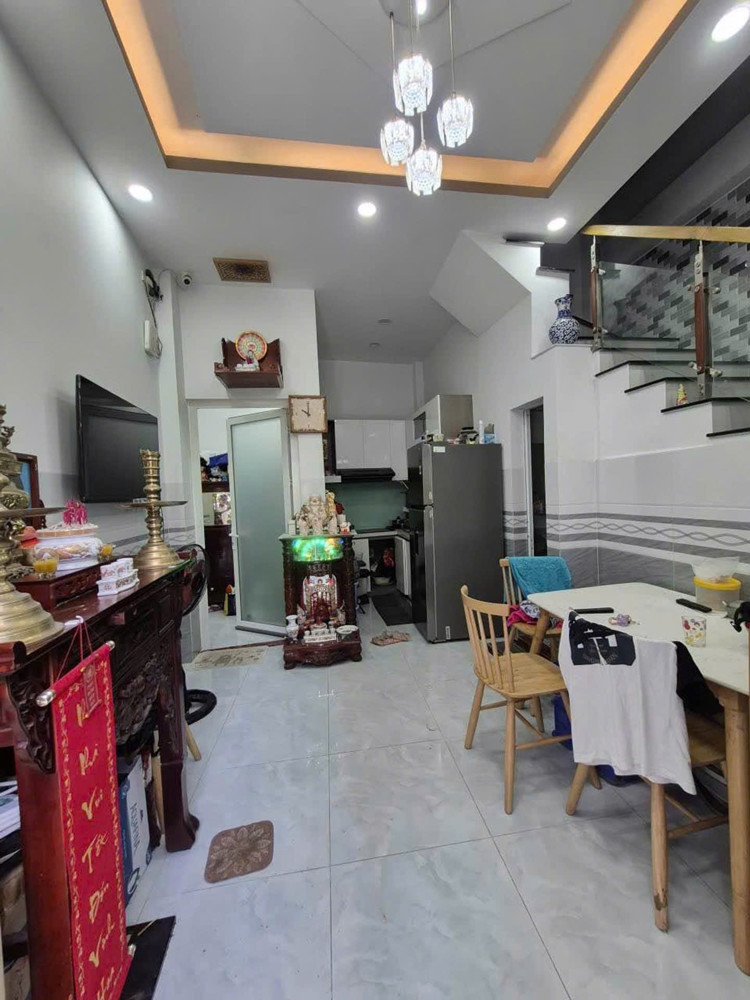 Bán Nhà Ngang 4 Dài 7 Nở Hâu Rộng Ngang 5.5Đúc 4 Tấm Đối Diện Q1 Có 4 Đ