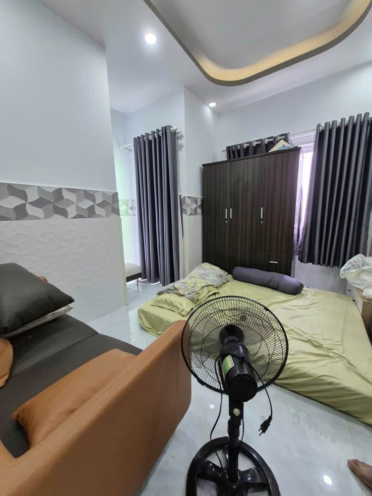 Bán Nhà Ngang 4 Dài 7 Nở Hâu Rộng Ngang 5.5Đúc 4 Tấm Đối Diện Q1 Có 4 Đ