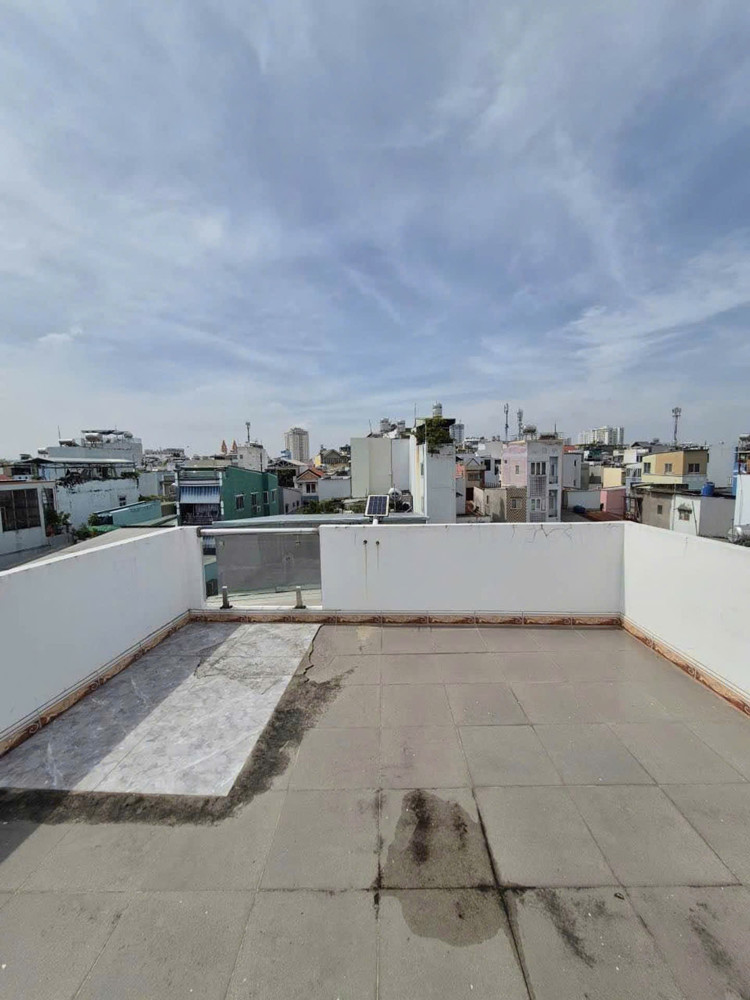 Bán Nhà Ngang 4 Dài 7 Nở Hâu Rộng Ngang 5.5Đúc 4 Tấm Đối Diện Q1 Có 4 Đ