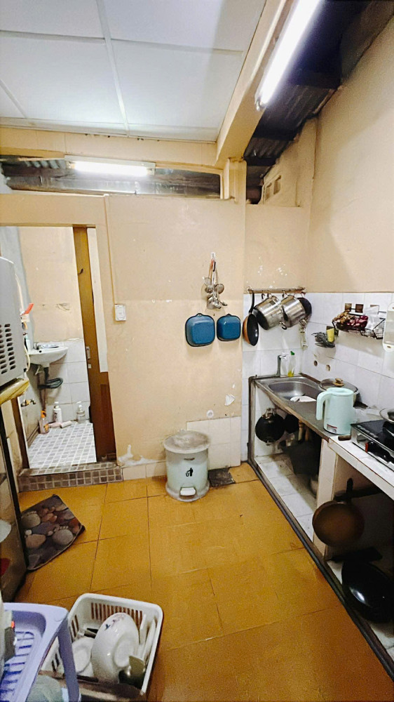 Bán Nhà Diện Tích Khủng Long Bạo Chúa Gía Hạt Rẻ Có 80 Triêu M2 Trung Tâm Q4 Đối Diện Q1