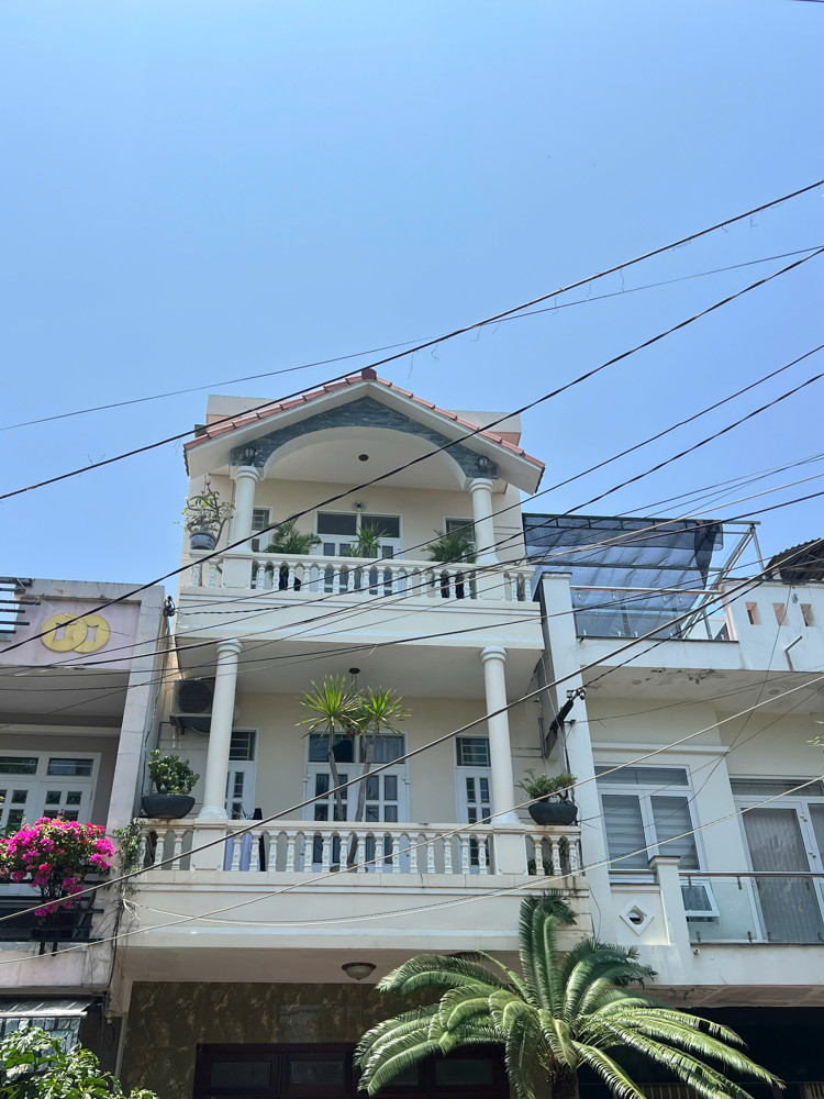 Bán Nhà 3 Tầng Mặt Tiền Đường Nguyễn Thị Minh Khai - Trung Tâm Quy Nhơn.- Mã Số: #Mt1968