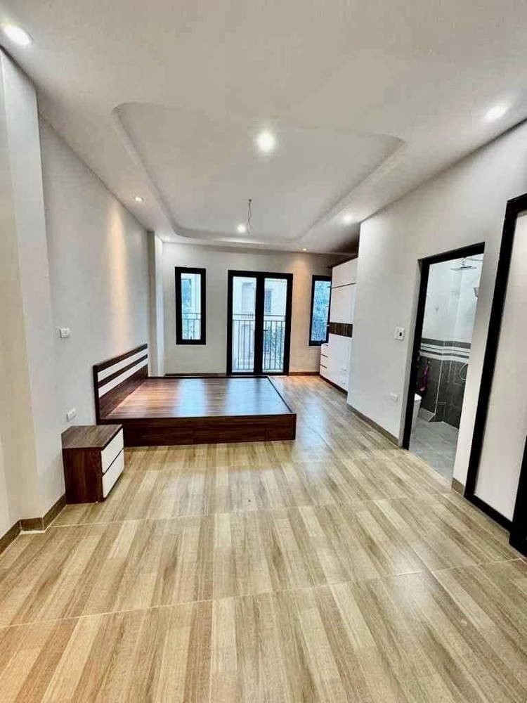 Bán Gấp Nhà Thạch Bàn Nội Thất Đẹp Mới Ô Tô Đỗ Ngày Đêm Ngay Sát Nhà Hơn 6 Tỷ