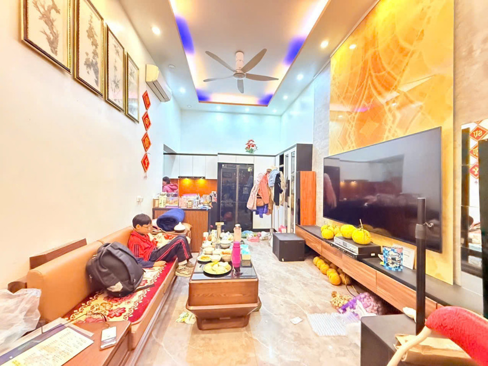 Bán Nhà Siêu Hiếm Lê Trọng Tấn – Ngõ Thông – 5M Ra Ô Tô Tránh – Sát Phố- -Ngõ Thông- Kinh