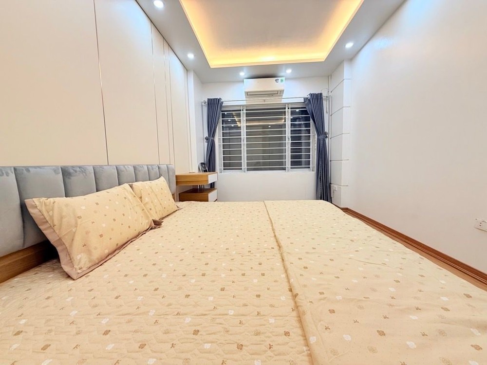 Trần Thái Tông 34M X6 Tầng 10,5 Tỷ Full Nội Thất-Ngõ Thông Rộng,Gần Phố