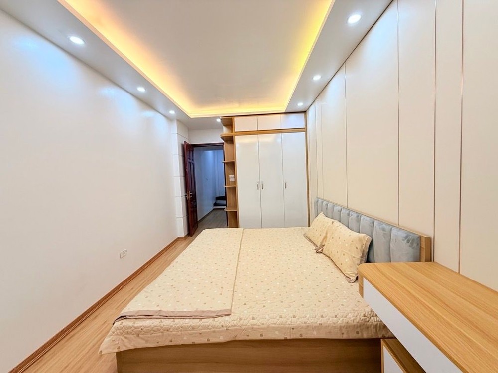 Trần Thái Tông 34M X6 Tầng 10,5 Tỷ Full Nội Thất-Ngõ Thông Rộng,Gần Phố