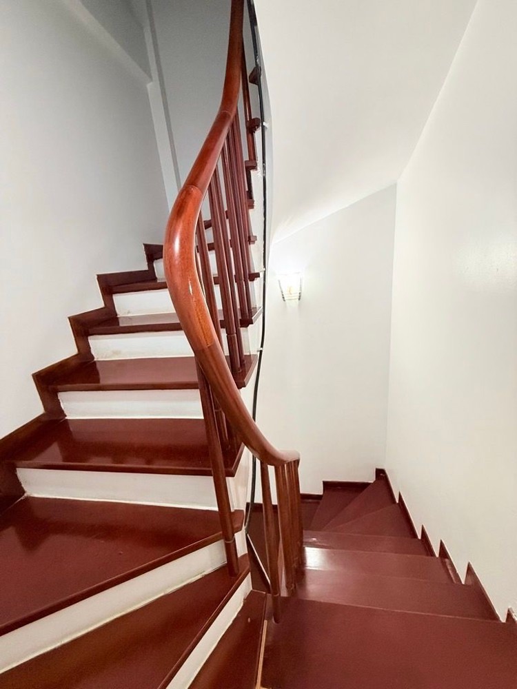 Trần Thái Tông 34M X6 Tầng 10,5 Tỷ Full Nội Thất-Ngõ Thông Rộng,Gần Phố