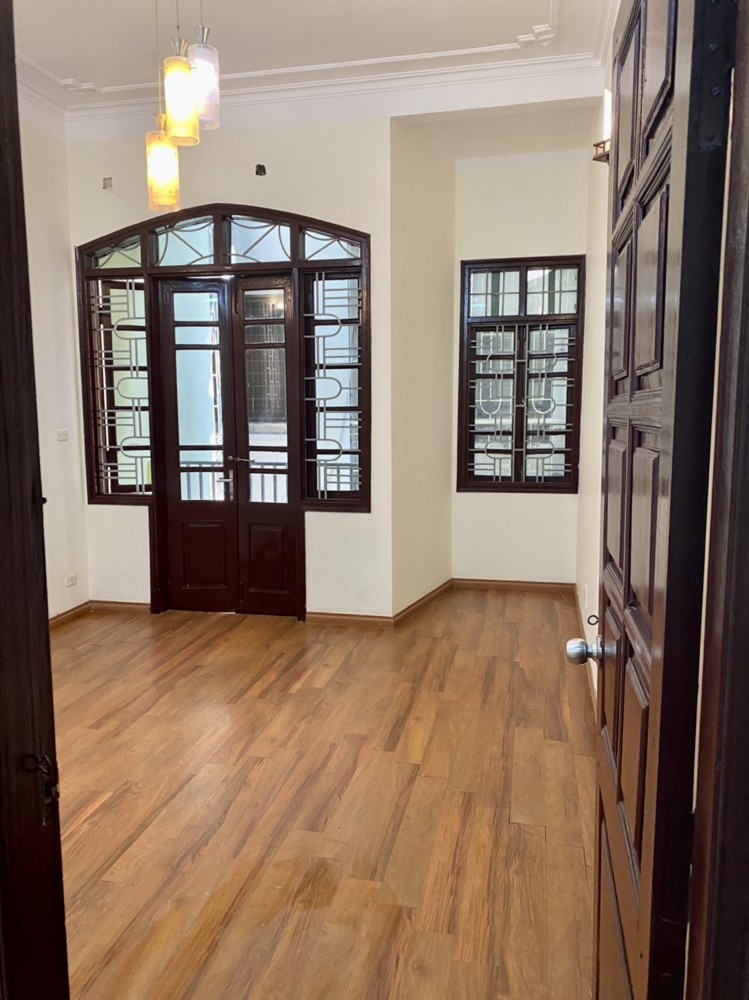 Bán Gấp Giá Rẻ Nguyễn Văn Linh 75M, 3 Tầng, Mặt Tiền 6M, 7.8 Tỷ Long Biên