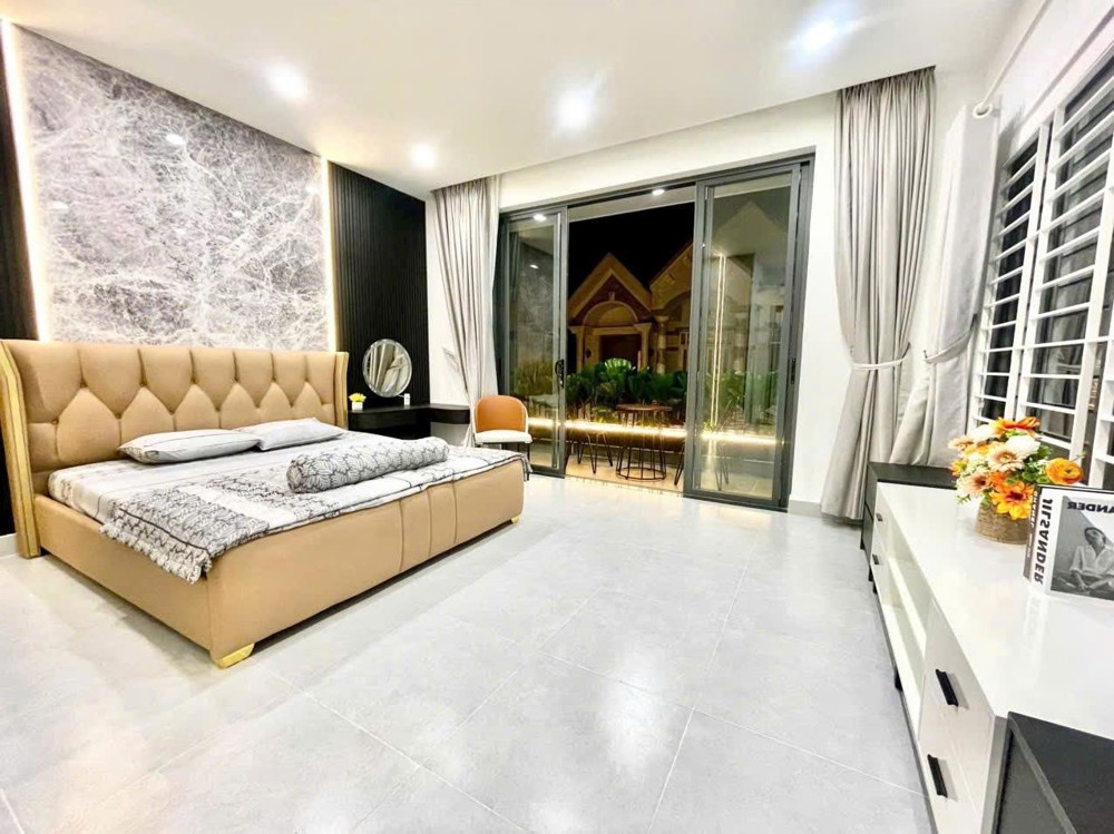 Nhà Sân Vườn 110M, Hẻm Xe Hơi Cạnh Huỳnh Tấn Phát, 4 Tầng, 7 Tỷ