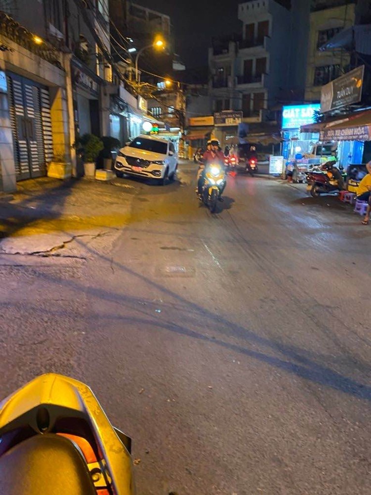 Nhà Đẹp - Ngay Vincom Phan Văn Trị - 60M2 - Ngang 6.4M Bề Thế - Hẻm 3G Thông - Chính Chủ 1 Đời 