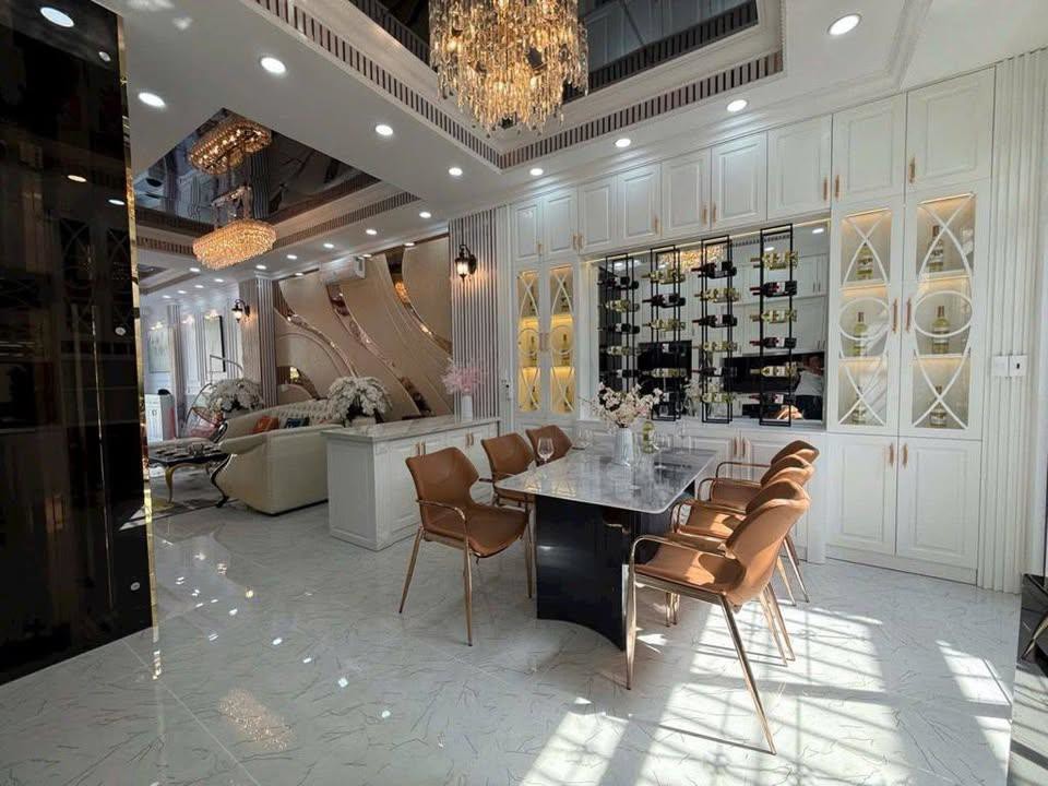 Quận 7 - Nhà Mới Full Nội Thất - Xe Hõi Ngủ Trong Nhà