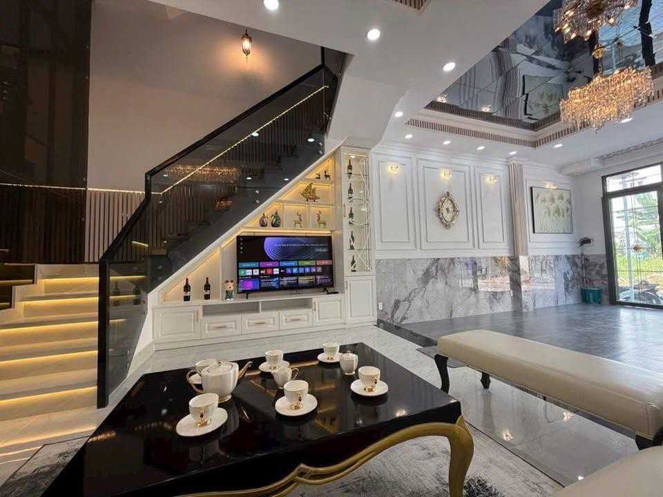 Quận 7 - Nhà Mới Full Nội Thất - Xe Hõi Ngủ Trong Nhà