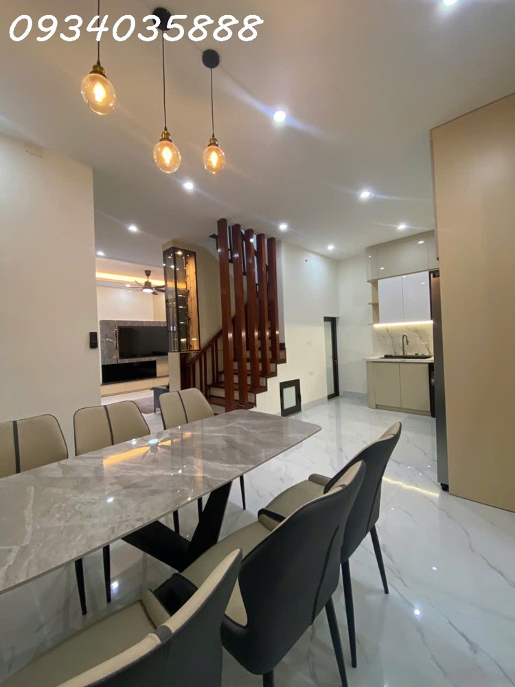 Nguyễn Văn Cừ – Lô Góc – Thang Máy – Full Nội Thất Cao Cấp