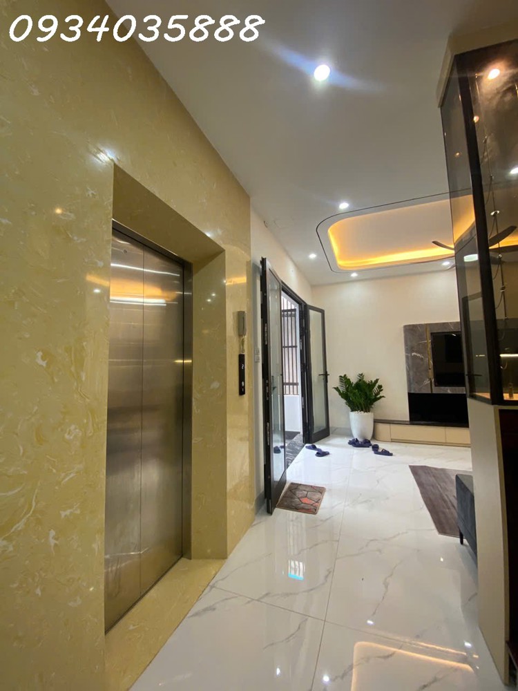 Nguyễn Văn Cừ – Lô Góc – Thang Máy – Full Nội Thất Cao Cấp