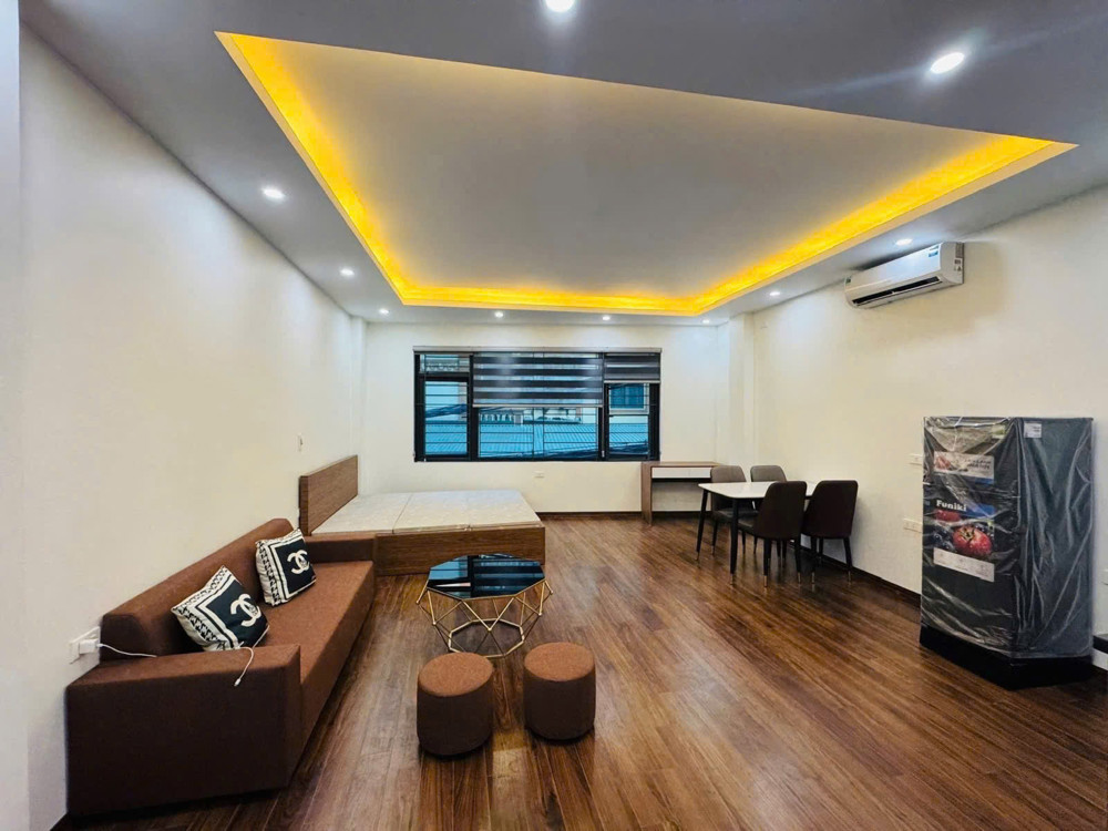 Bán Nhà Cầu Giấy - Ô Tô Vf3 Đỗ Cửa, 33M - 5 Tầng Đẹp, Full Nội Thất, Giá 8,3 Tỷ