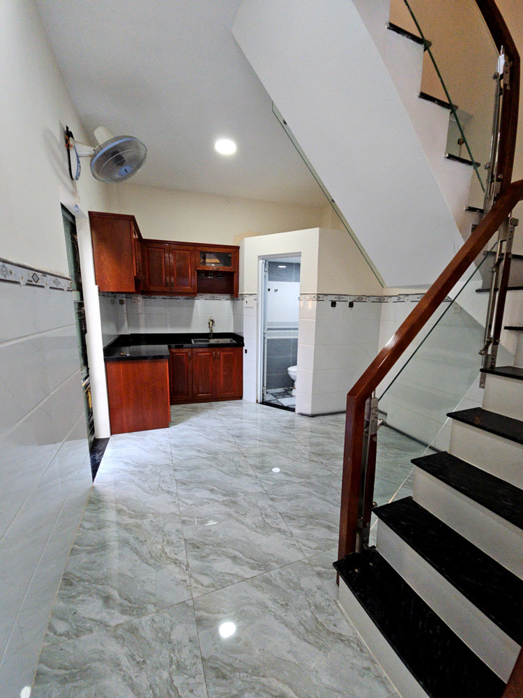 Bán Nhà Trung Tâm Q4 Ngang 3.3 Dài 10.5 Nở Hậu 3.5Đúc Bê Tông Có 3 Đ