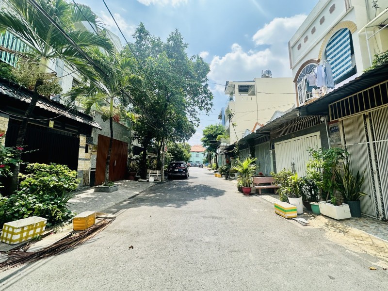 Nhà Vip Đường Nguyễn Văn Khối, P8 Gò Vấp – 4 Tầng Đối Diện Công Viên Làng Hoa – Chỉ 11 Tỷ