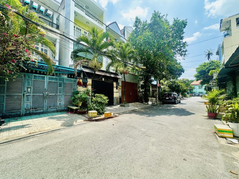 Nhà Vip Đường Nguyễn Văn Khối, P8 Gò Vấp – 4 Tầng Đối Diện Công Viên Làng Hoa – Chỉ 11 Tỷ