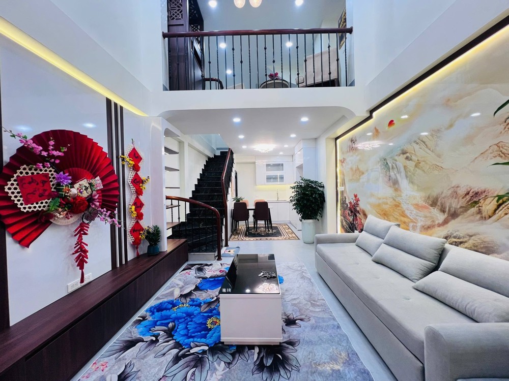 Nhà Đẹp Ở Luôn Phố Lạc Long Quân 38M 5T Giá 10,5Tỷ Ngõ Thông- Nội Thất Xịn Xò- Ngay Gần Hồ Tây