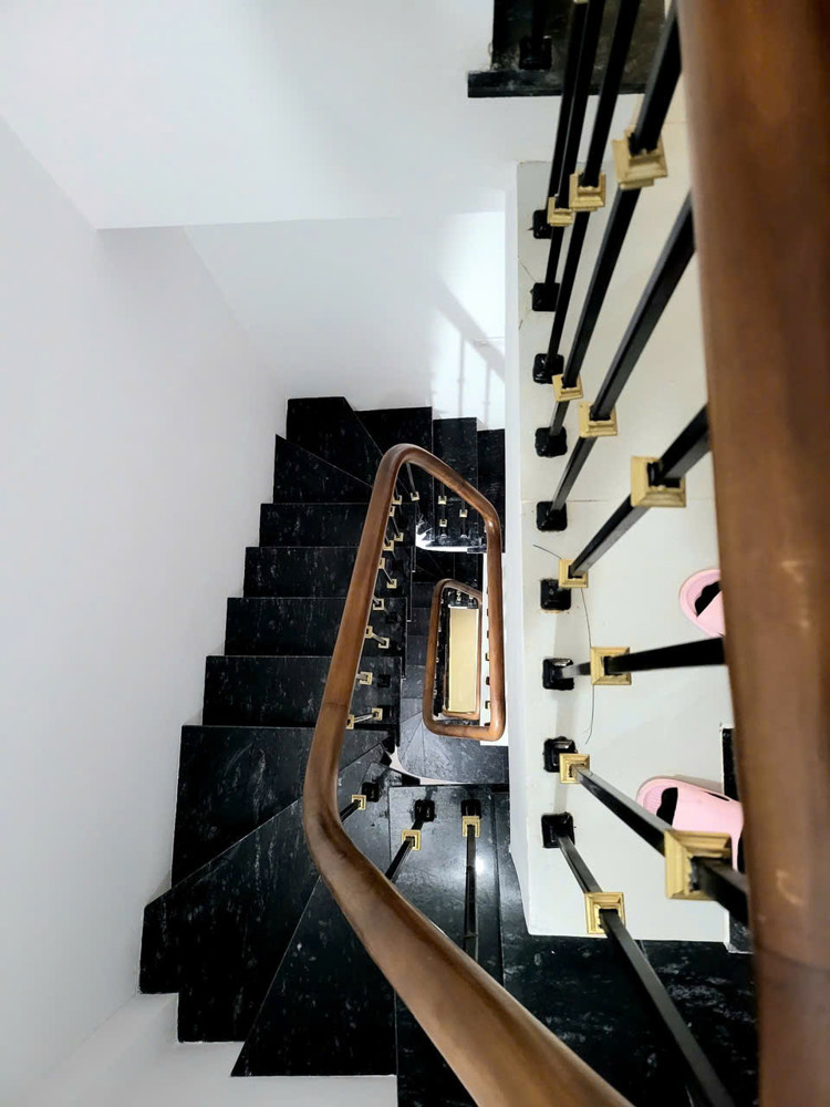 Bán Nhà 6 Tầng Ngô Xuân Quảng Thang Máy Phun Nội Thât Oto Đỗ Cửa Giá Chỉ Nhỉnh 8 Tỷ