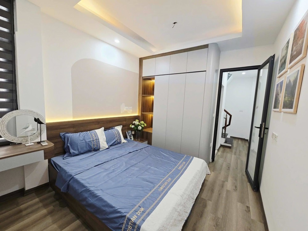 Hoàng Hoa Thám – Bán Nhà Mặt Ngõ Ôtô 5Tầng Giá Chào 7.2 Tỷ Tây Hồ