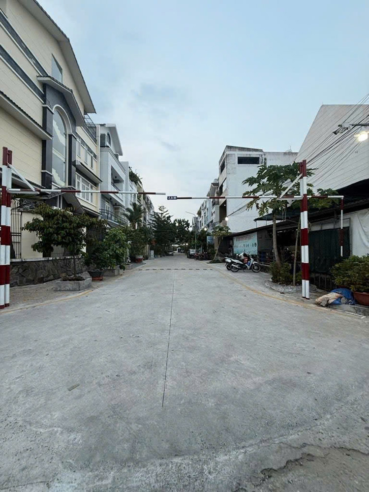 Quận 7, Hiếm, Căn Góc 10 X21m, Chỉ 29 Tỷ, Đường Lê Văn Lương, P Tân Hưng, Bán Gấp