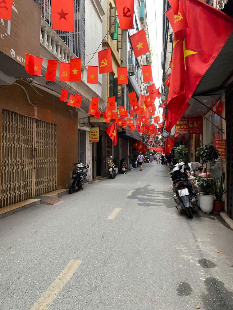 Chính Chủ Bán Căn Nhà Nhỏ – Trải Nghiệm Sống “Lớn” – Hiếm Trong Tầm Giá - Tại Long Biên - Hà Nội