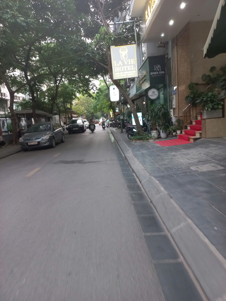 Cho Thuê Nhà Mặt Phố Trung Kính Kinh Doanh Sầm Uất Giá Rẻ